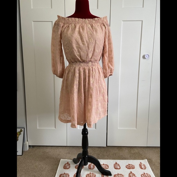 Astr Dresses & Skirts - NWT ASTR Blush Lace Dress 🌸